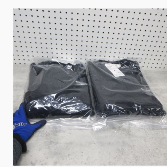 Milwaukee Crewneck Sweatshirt – Made in Canada 🇨🇦 (Lot of 2) – Size M - Picture 5 of 6